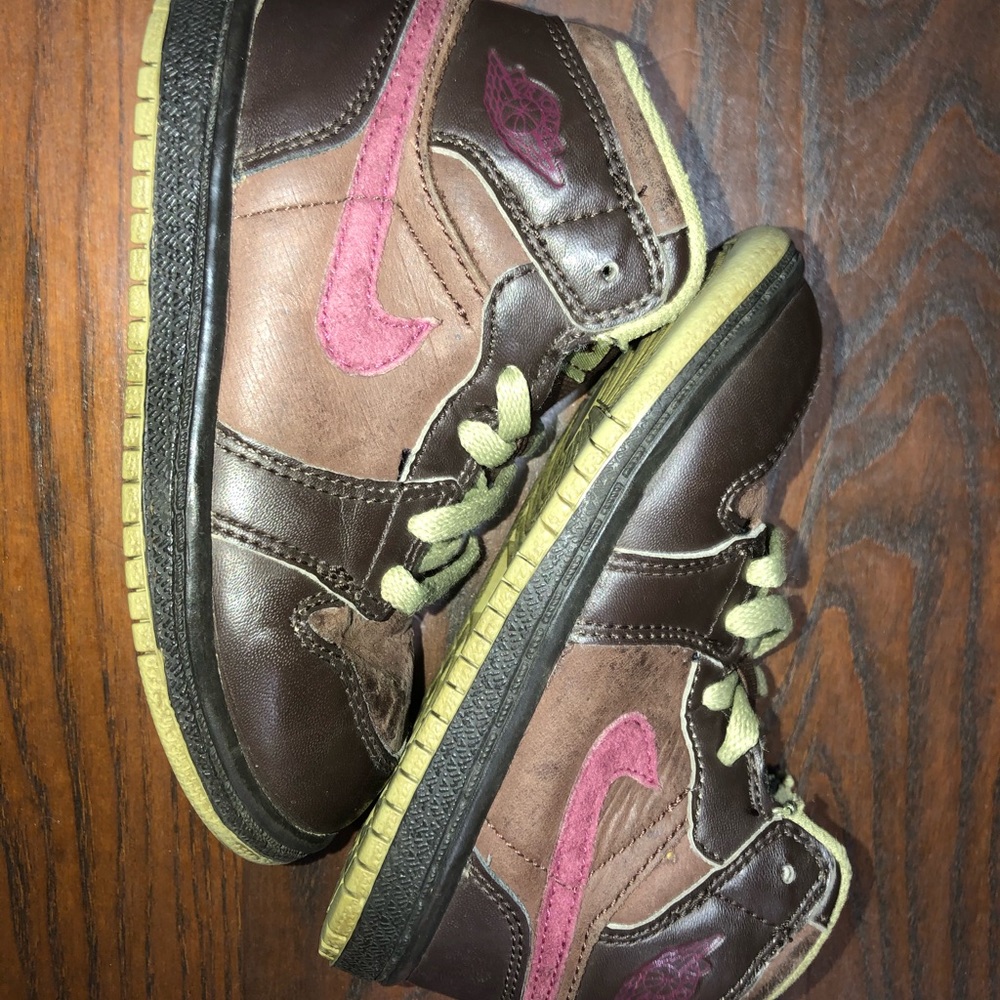 Air Jordan 1 Mid “Velvet Brown”